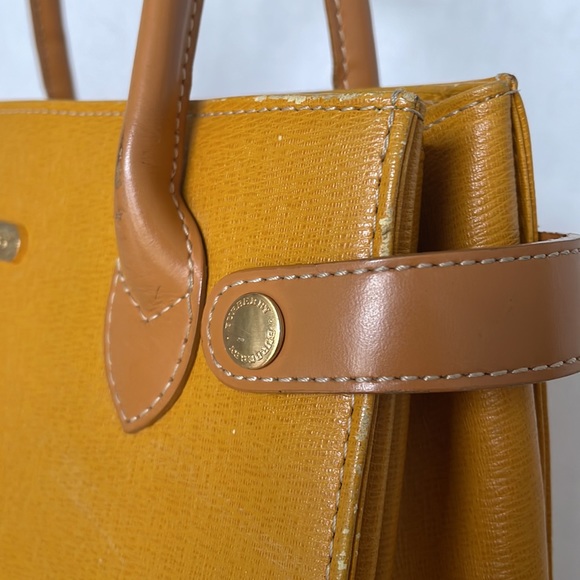 AUTHENTIC/VINTAGE BURBERRY HANDBAG #0824C. - Picture 4 of 17